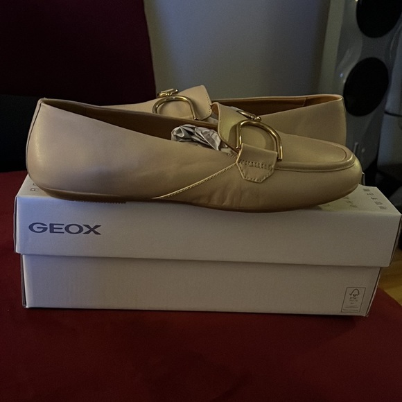 LEATHER LOAFERS
Palmaria Woman
Desert
Size 9,39,6 - Picture 2 of 4